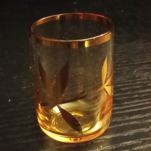 SET OF 6 - AUTHENTIC VINTAGE GOLD LEAF SHOT GLASSES FROM THE 50's or 60's - Picture 5 of 6